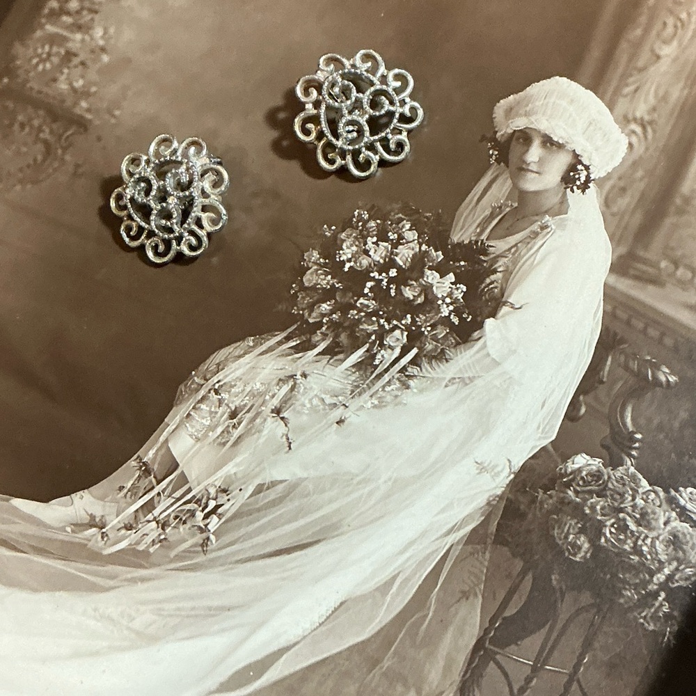 Vintage Sarah Coventry clip earrings comes with picture of 1890s bride